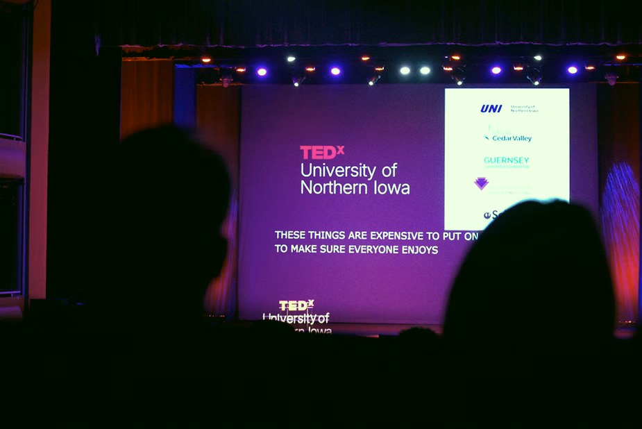 TEDxUNI stage covered live